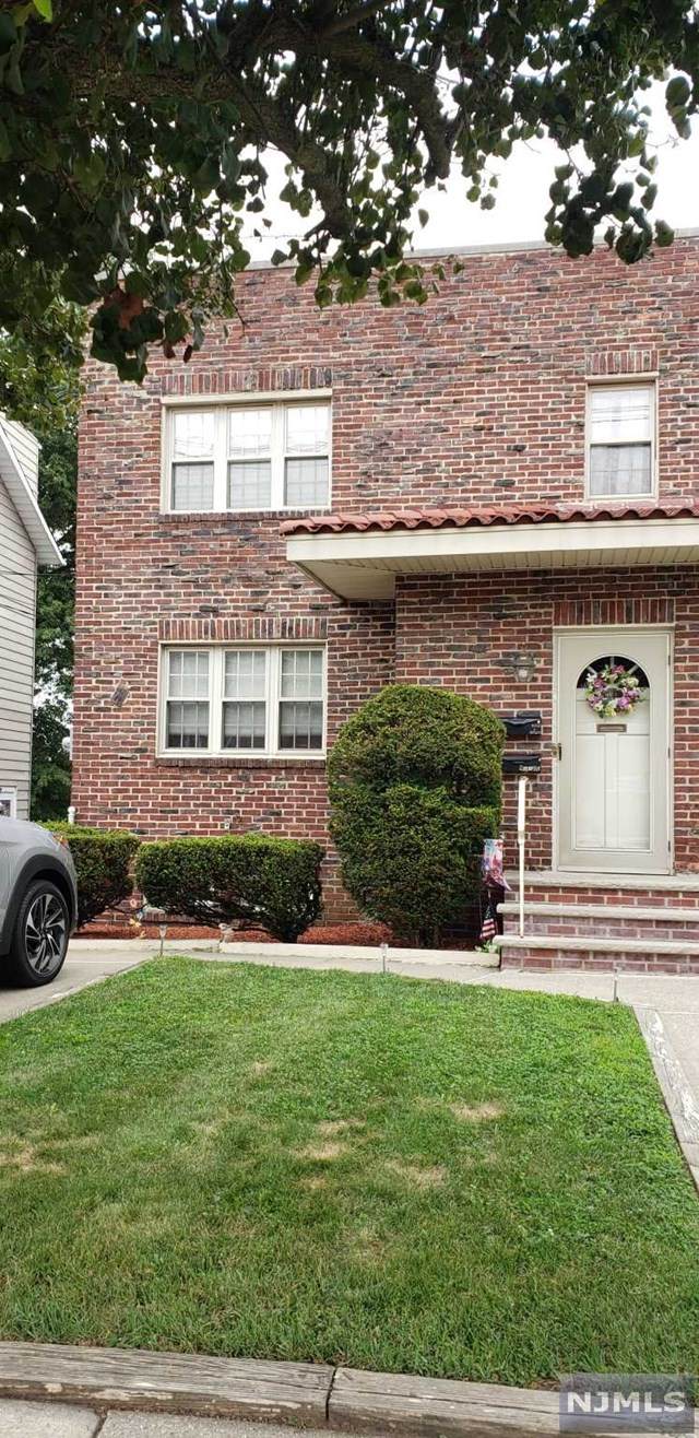 158 Rutherford Place - Photo 1