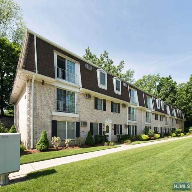 57 Crest Street - Photo 1