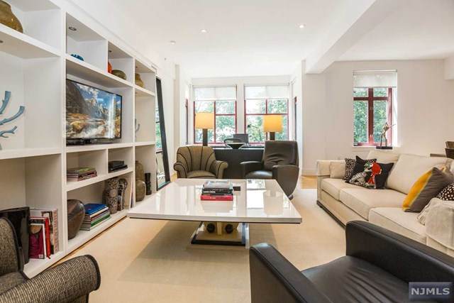 85 Park Avenue - Photo 1