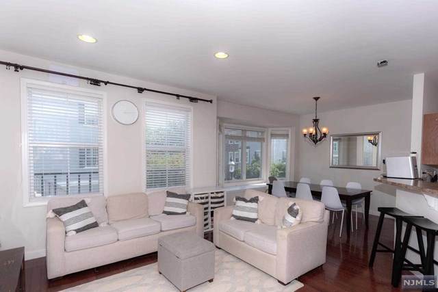 82 George Russell Way - Photo 1