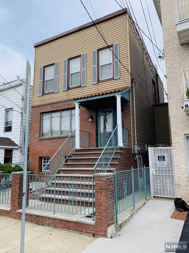 118 Bleecker Street - Photo 1