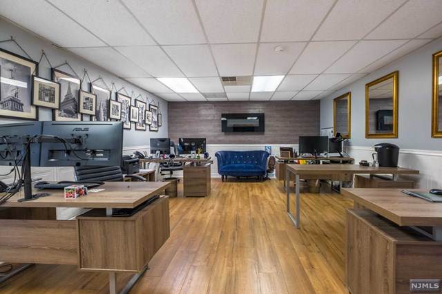 32 Ames Avenue - Photo 1