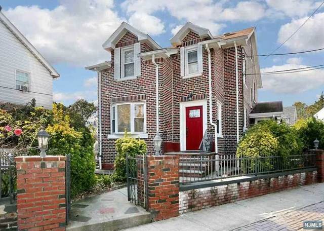 1025 Harvard Place - Photo 1