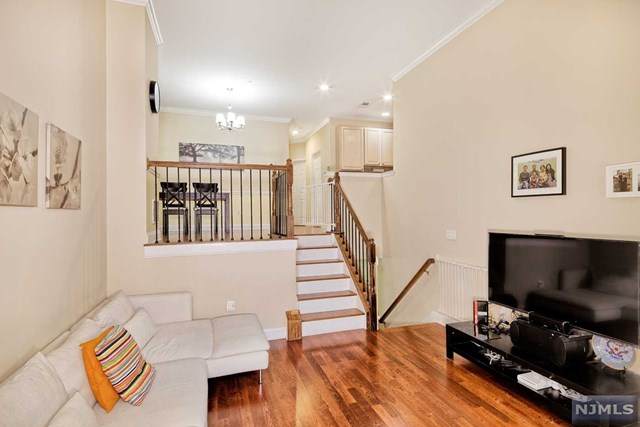 344 Oswego Court - Photo 1