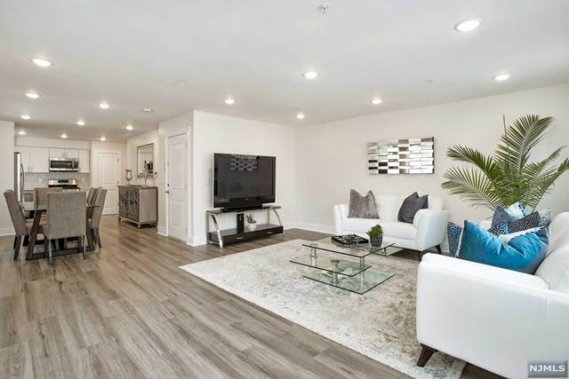 415 19th Street - Photo 1