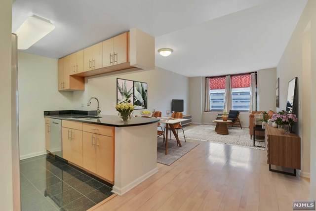 102 Columbus Drive - Photo 1