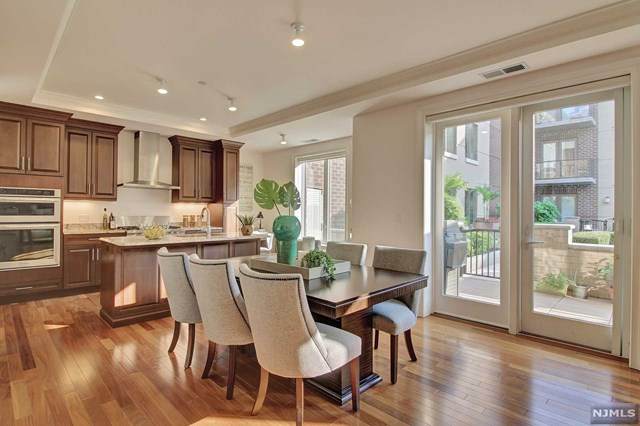 250 Henley Place - Photo 1