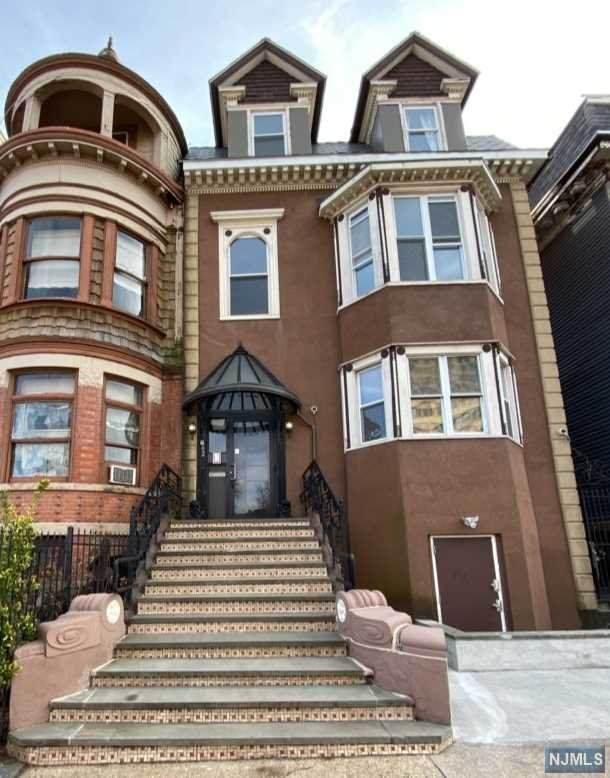 82 Clinton Avenue - Photo 1
