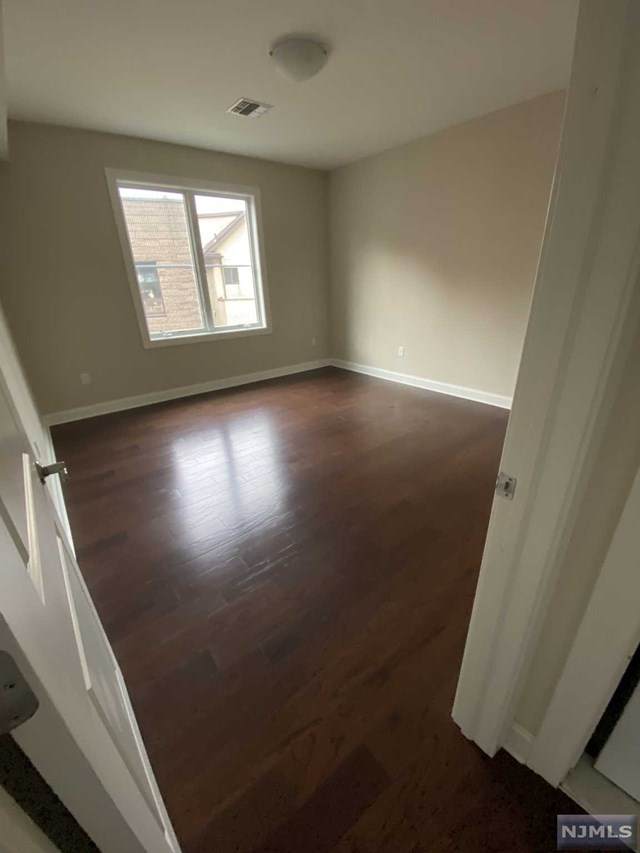 2001 Hudson Terrace - Photo 1