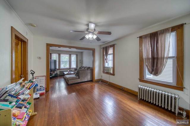 146 Westervelt Avenue - Photo 1