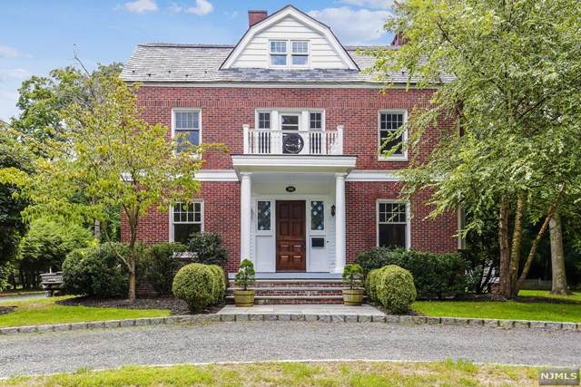 390 Harland Avenue - Photo 1