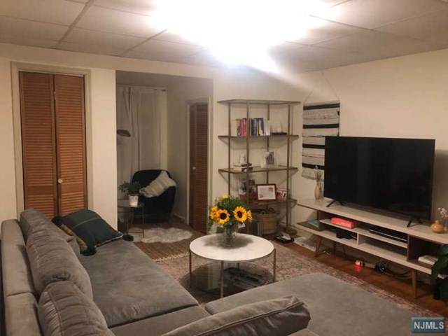 642 7th Street - Photo 1