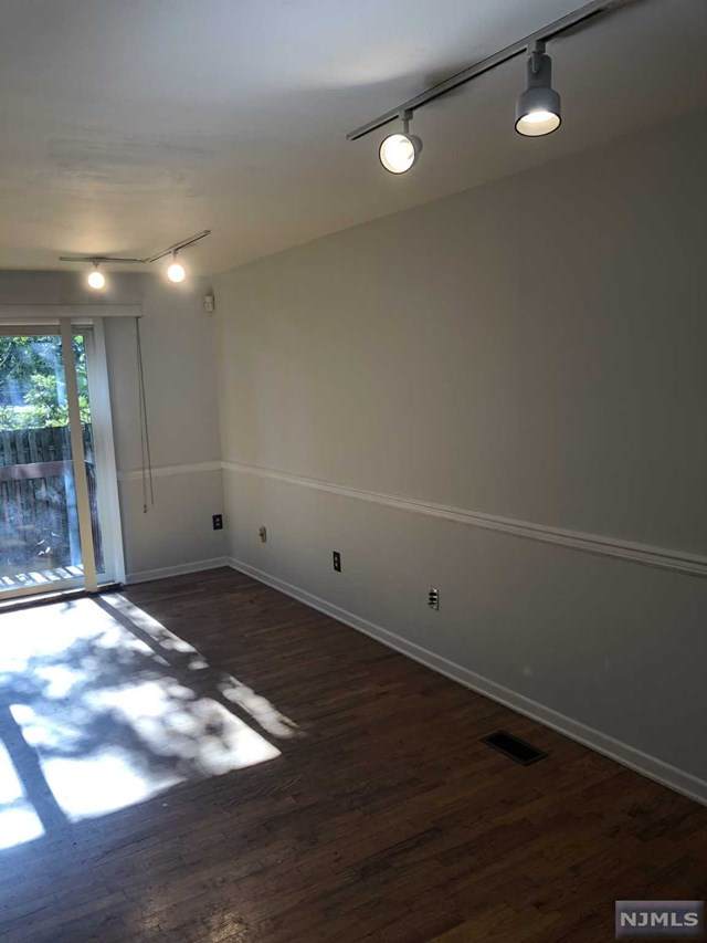 6 Essex Street - Photo 1