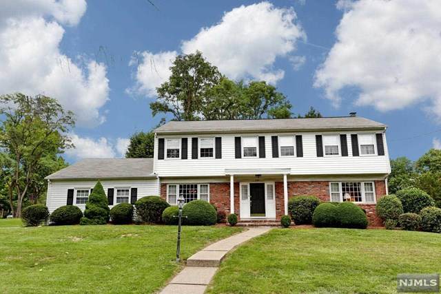 368 Queens Court - Photo 1