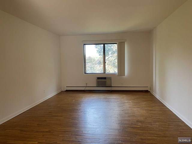 106 Bellgrove Drive - Photo 1