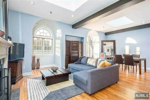 233 Monroe Street - Photo 1