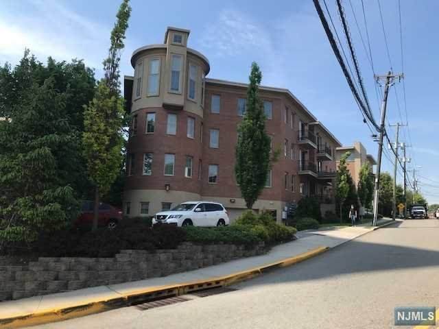 250 Laird Avenue - Photo 1