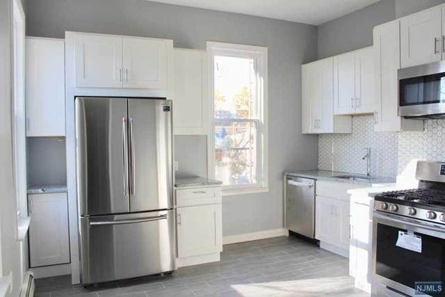 1005 Summit Avenue - Photo 1