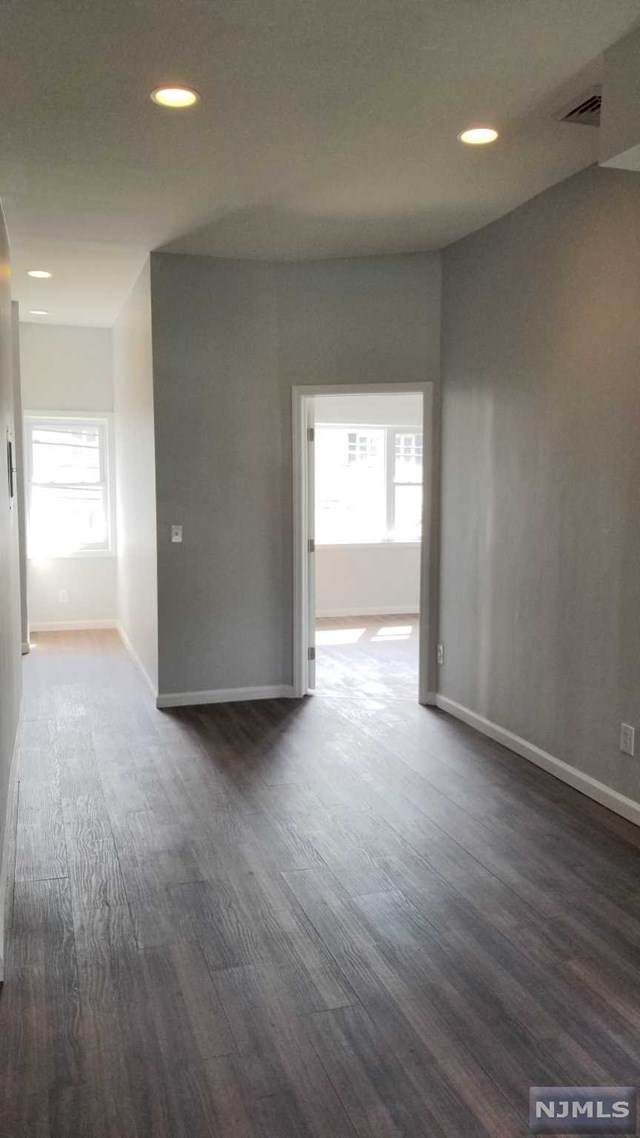 317 Garibaldi Avenue - Photo 1