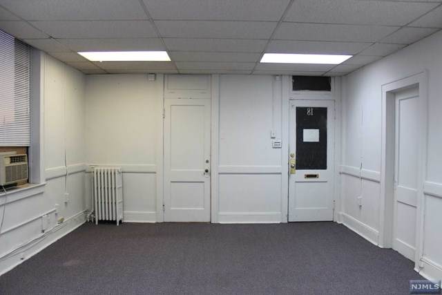 595 Broad Avenue - Photo 1
