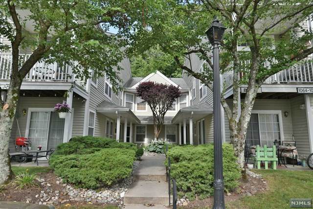 1074 Cambridge Court - Photo 1