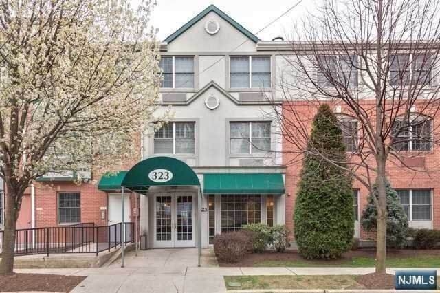 323 Willow Street - Photo 1