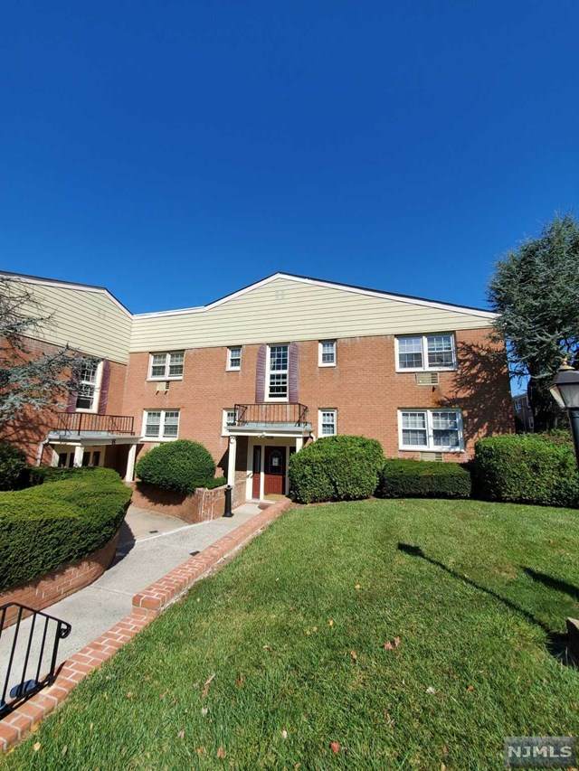 605 Grove Street - Photo 1
