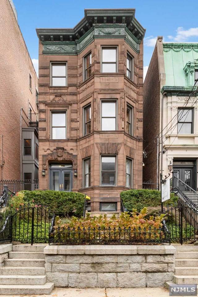 907 Hudson Street - Photo 1