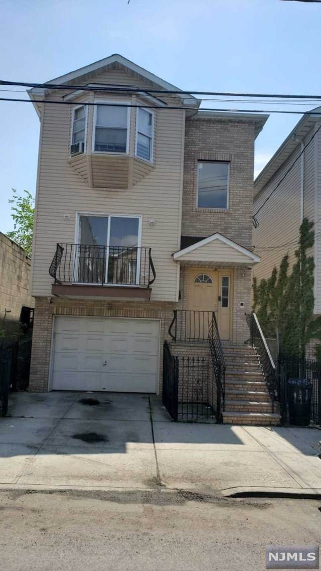 924 Bergen Street - Photo 1