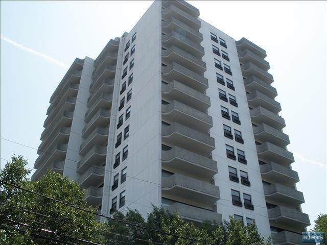 1600 Center Avenue - Photo 1