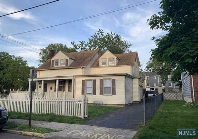 225 Roosevelt Avenue - Photo 1