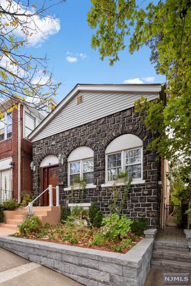 336 Central Boulevard - Photo 1