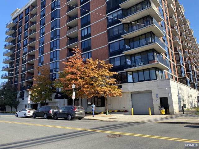 700 Grove Street - Photo 1