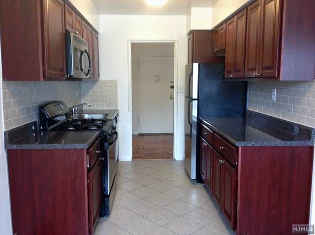 2175 Hudson Terrace - Photo 1