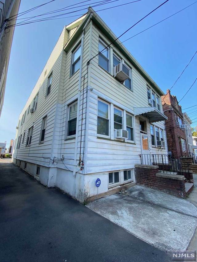 708 7th Street - Photo 1