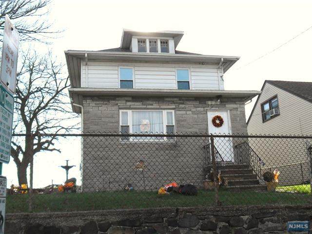 712 Greeley Avenue - Photo 1