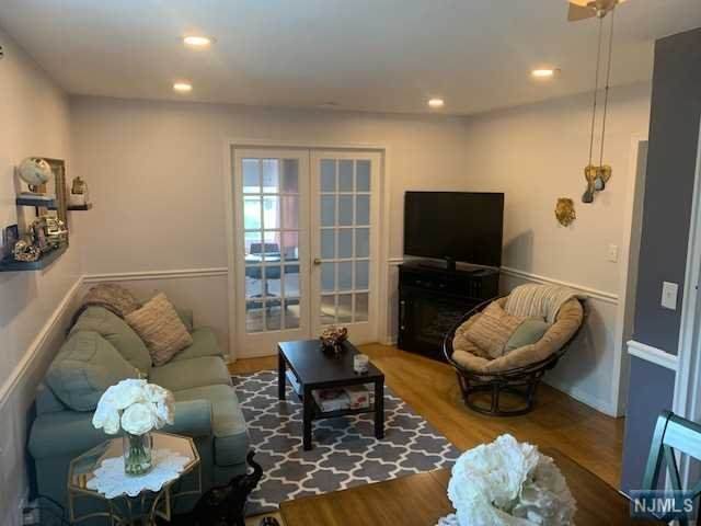 484 Crestwood Avenue - Photo 1