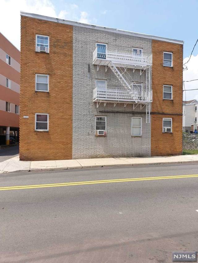 323 Palisade Avenue - Photo 1