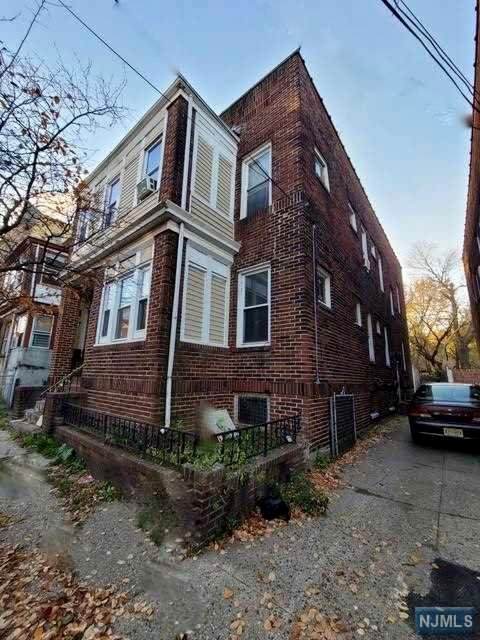 407-409 15th Street - Photo 1