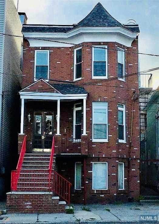 673 Summit Avenue - Photo 1