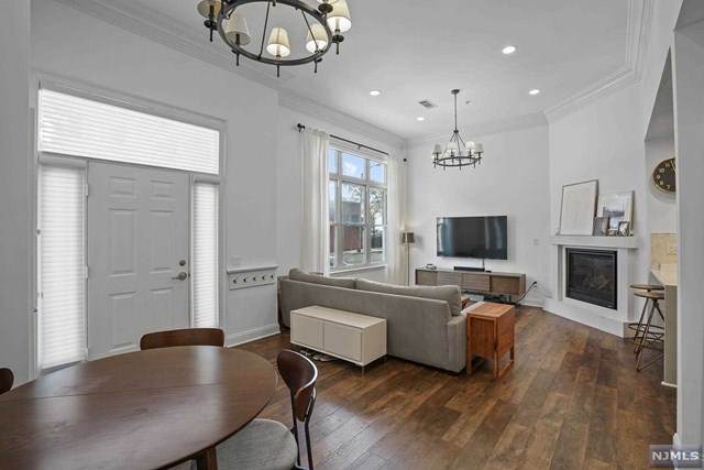 15 Warren Street - Photo 1