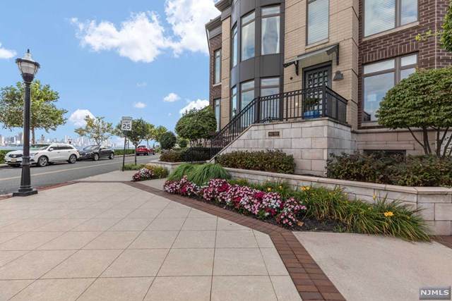 10 Henley Place - Photo 1