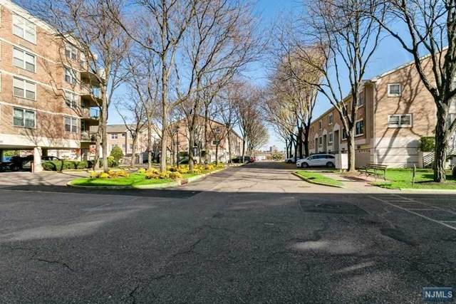 100 Grand Cove Way - Photo 1