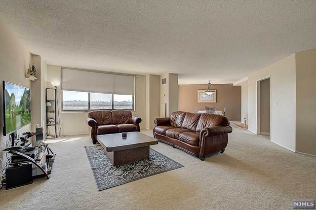 1329 Harmon Cove Tower - Photo 1