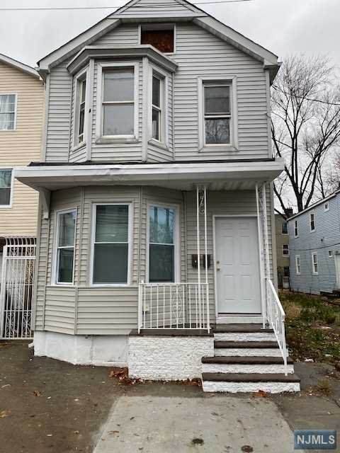 425 16th Street - Photo 1