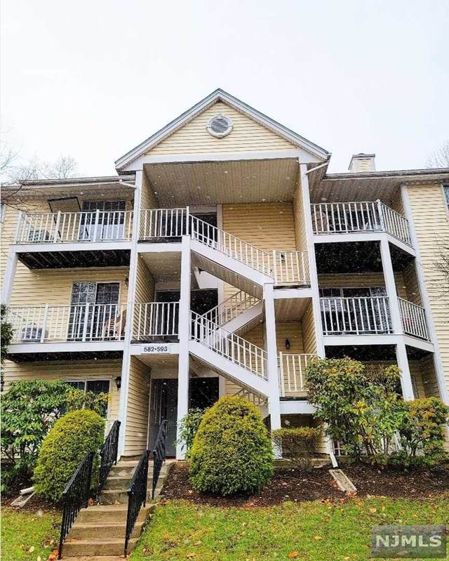 590 Lilac Lane - Photo 1