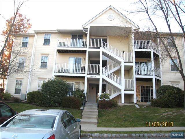 520 Holly Court - Photo 1