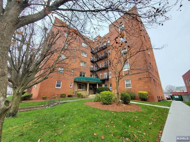 210 Woodcliff Avenue - Photo 1