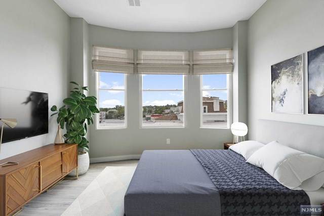 98 Clinton Avenue - Photo 1