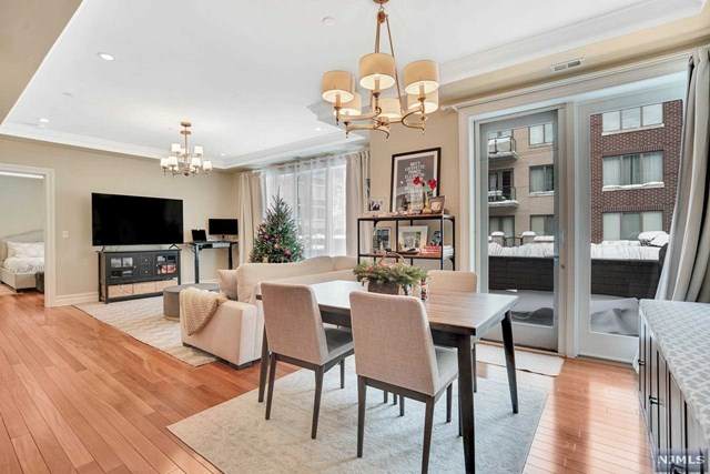 250 Henley Place - Photo 1